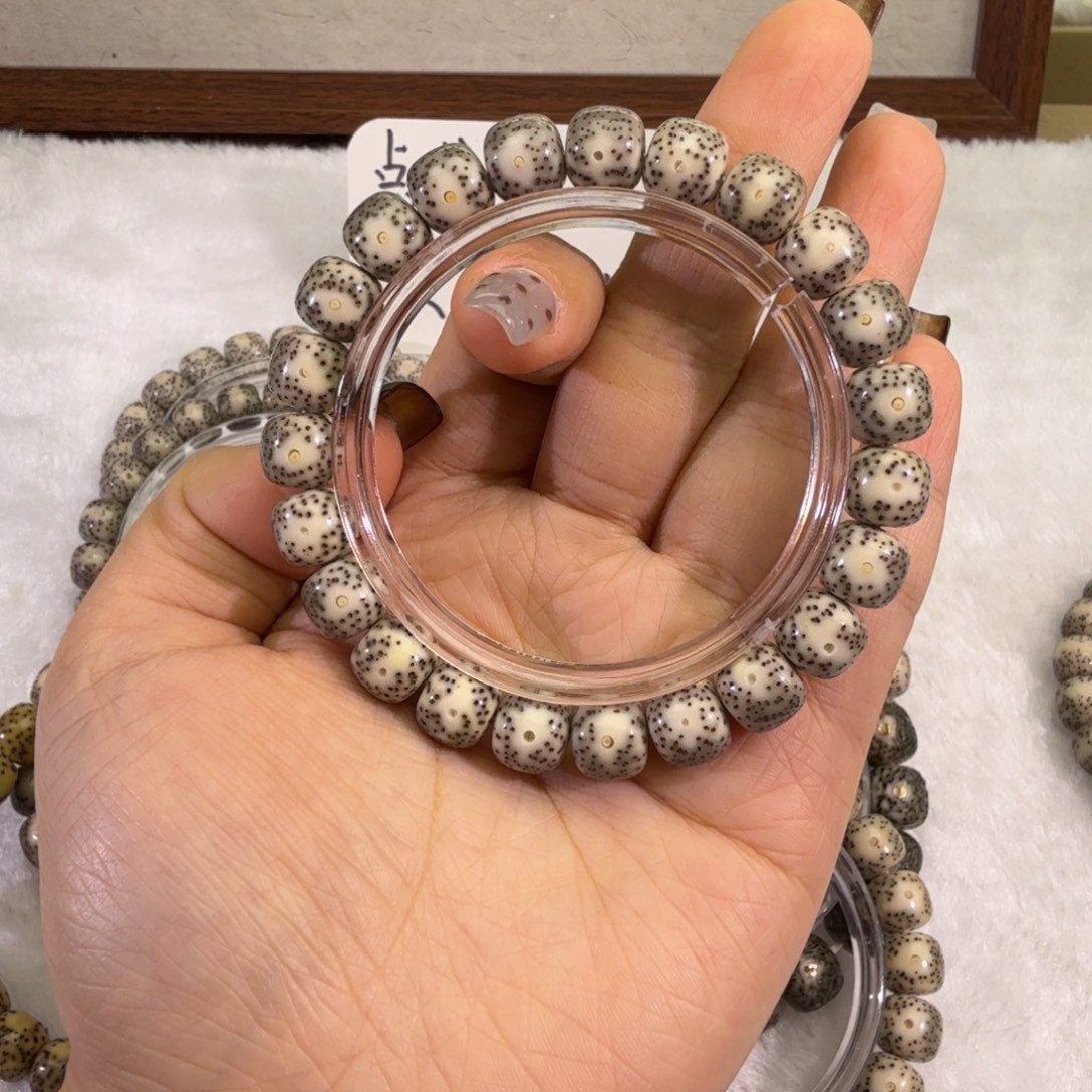 吊坠星月菩提原生态石玉大眼睛10.9