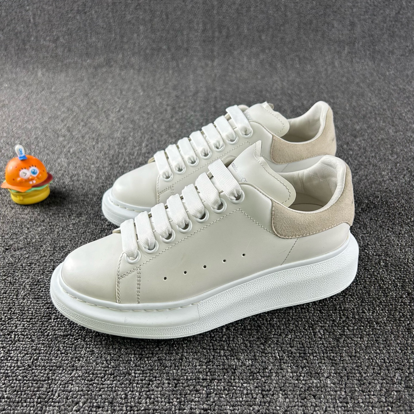 95新 Alexander McQueen/亚历山大·麦昆 小白鞋35.5码HB5189 