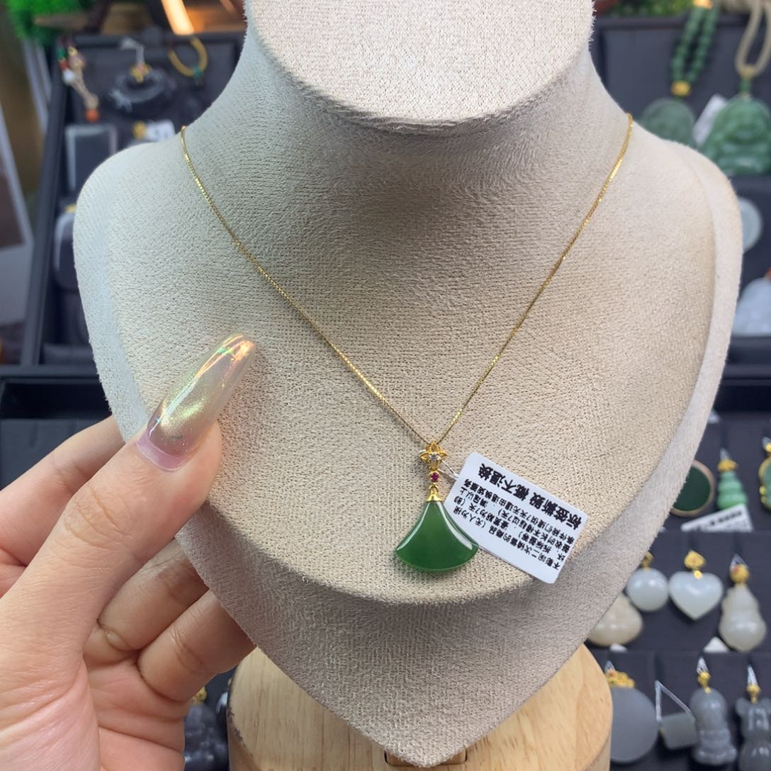 和田玉吊坠18K金镶嵌