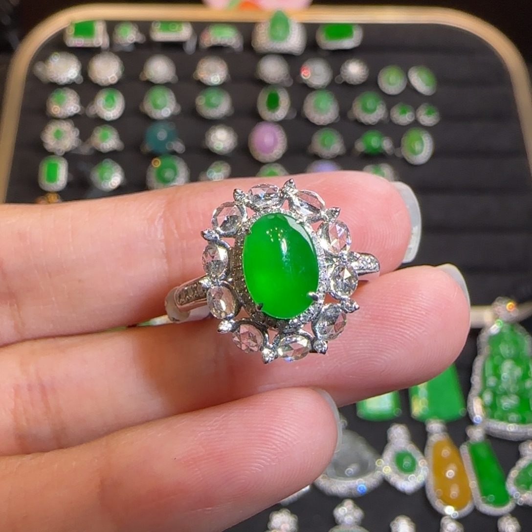 翡翠18K金镶嵌颈饰戒指