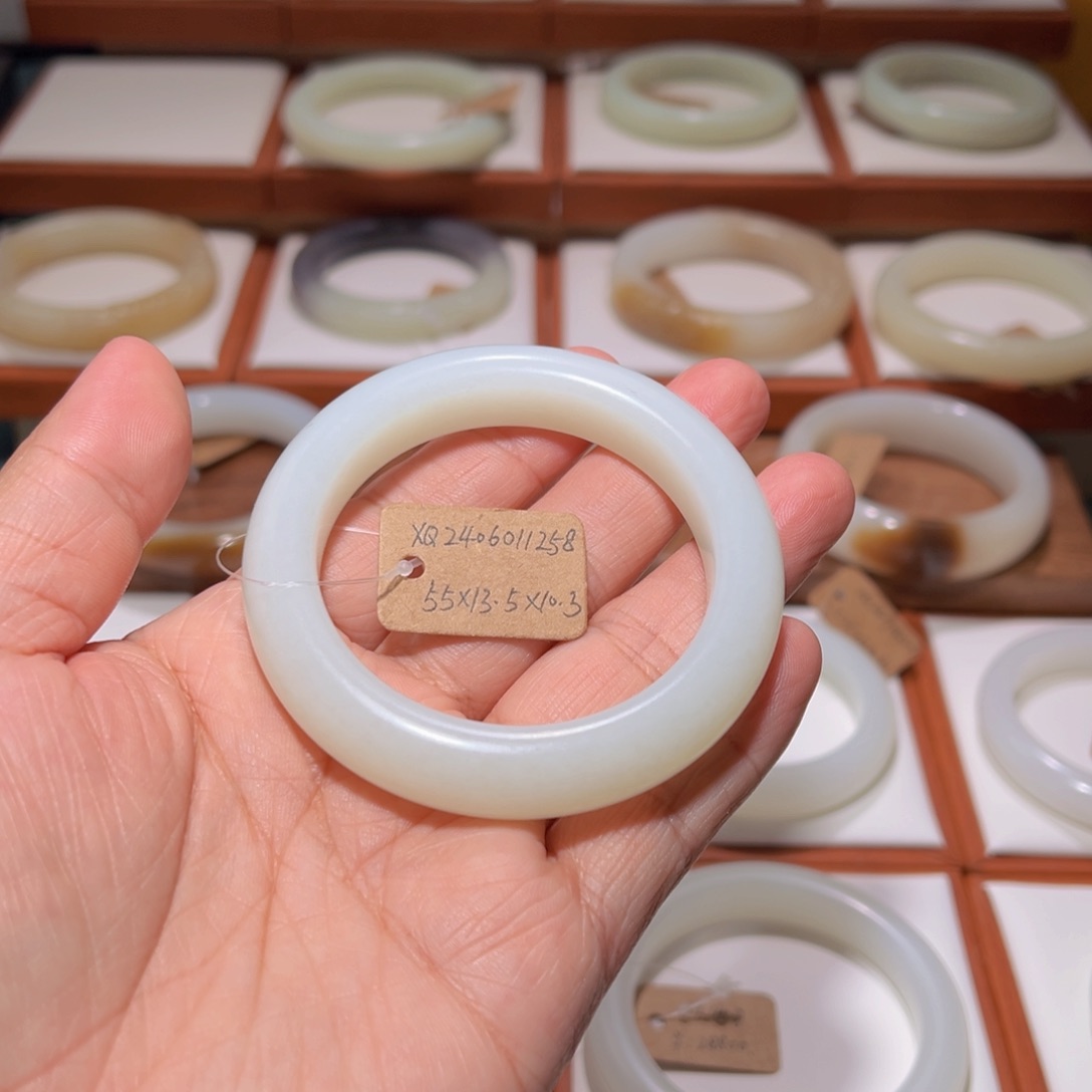 和田玉（白玉）手镯未镶嵌叫**暖