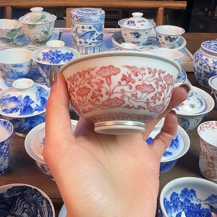 名窑口 点工描金银釉里红缠枝花卉