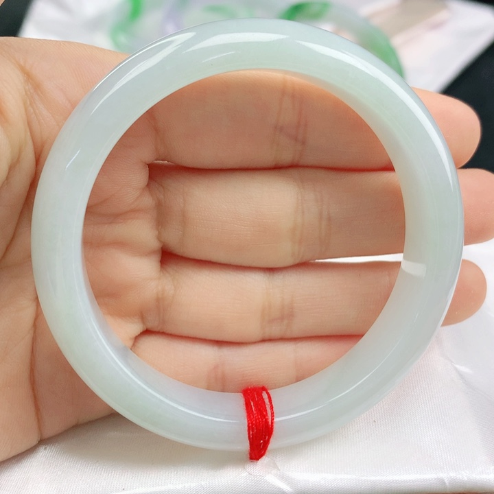 翡翠手镯未镶嵌浅绿54