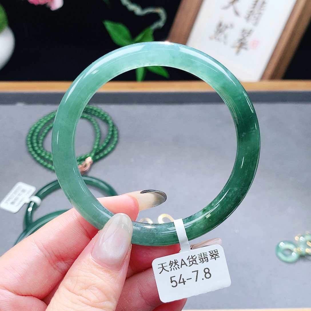 翡翠手镯（圆镯）未镶嵌