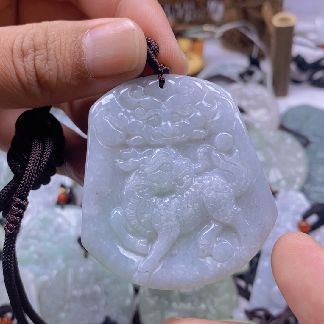 翡翠颈饰未镶嵌翡翠