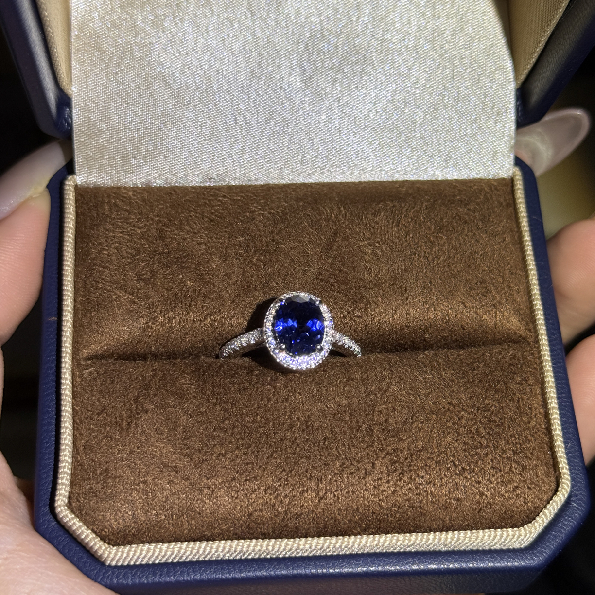蓝宝石（处理）培育高精切蓝宝石鸽子蛋1-2ct