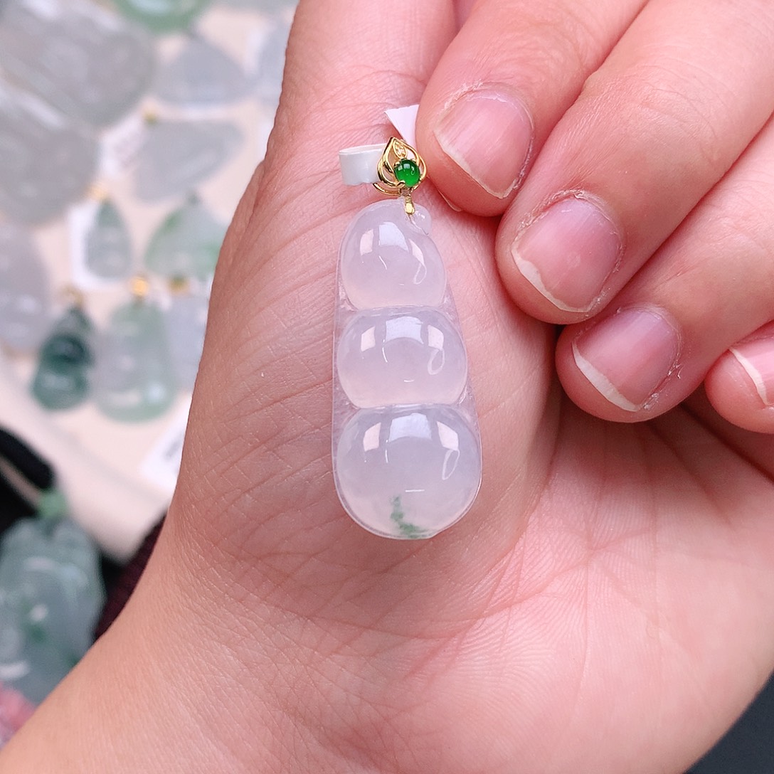 翡翠颈饰18K金镶嵌冰胶飘绿豆子