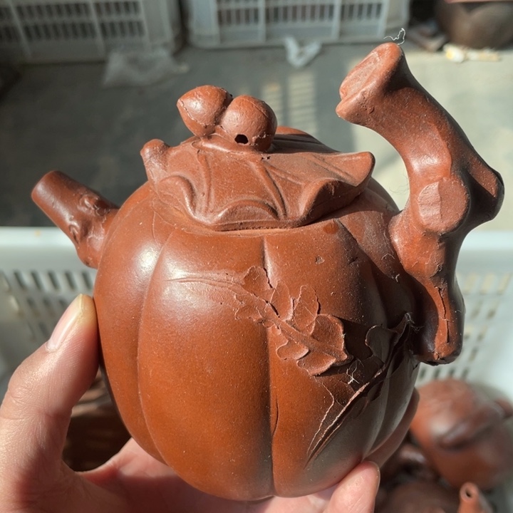 紫砂茶壶老厂紫砂壶一件。