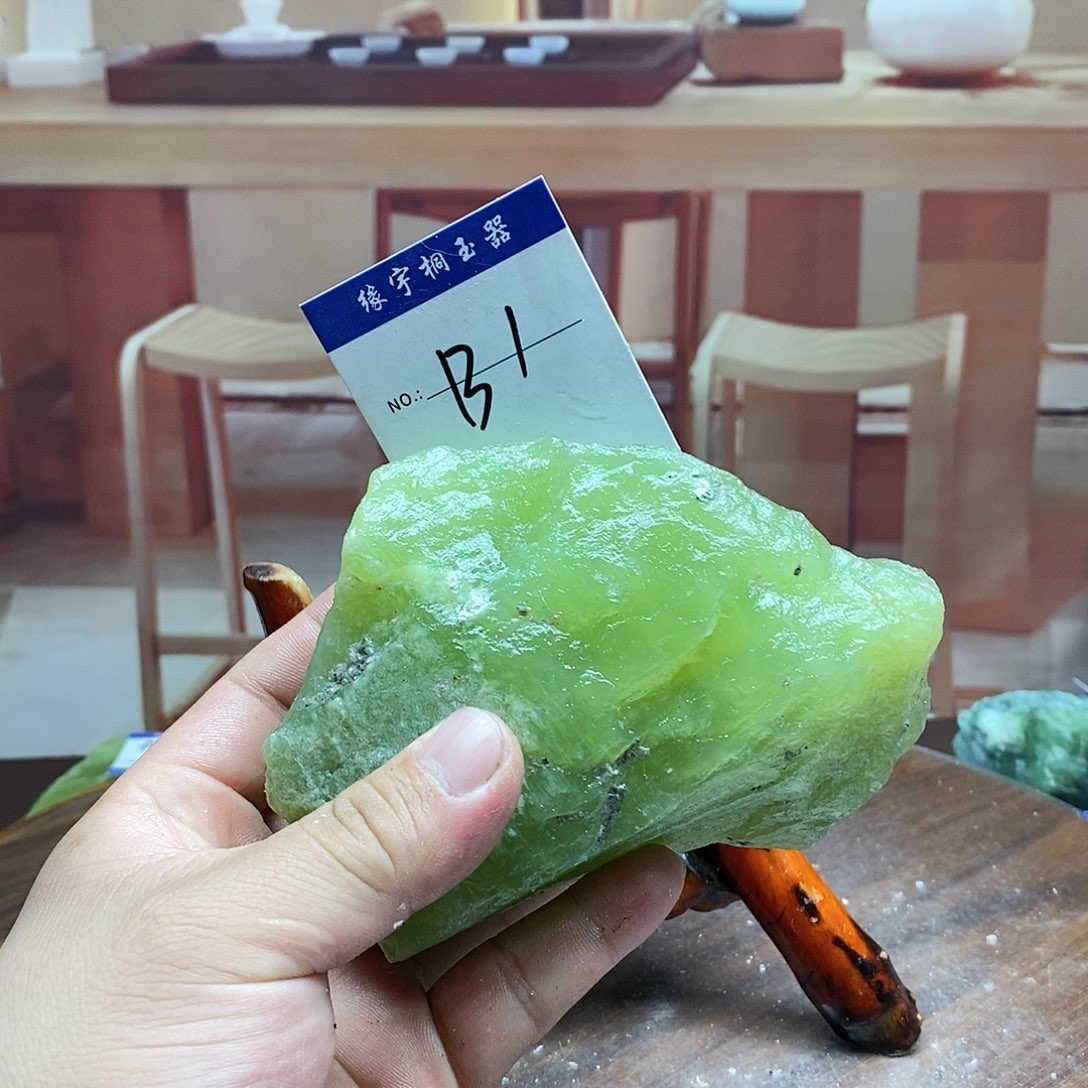 蛇纹石玉原石未镶嵌