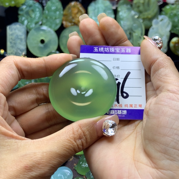 【闪购商品】蛇纹石玉颈饰未镶嵌与****遇