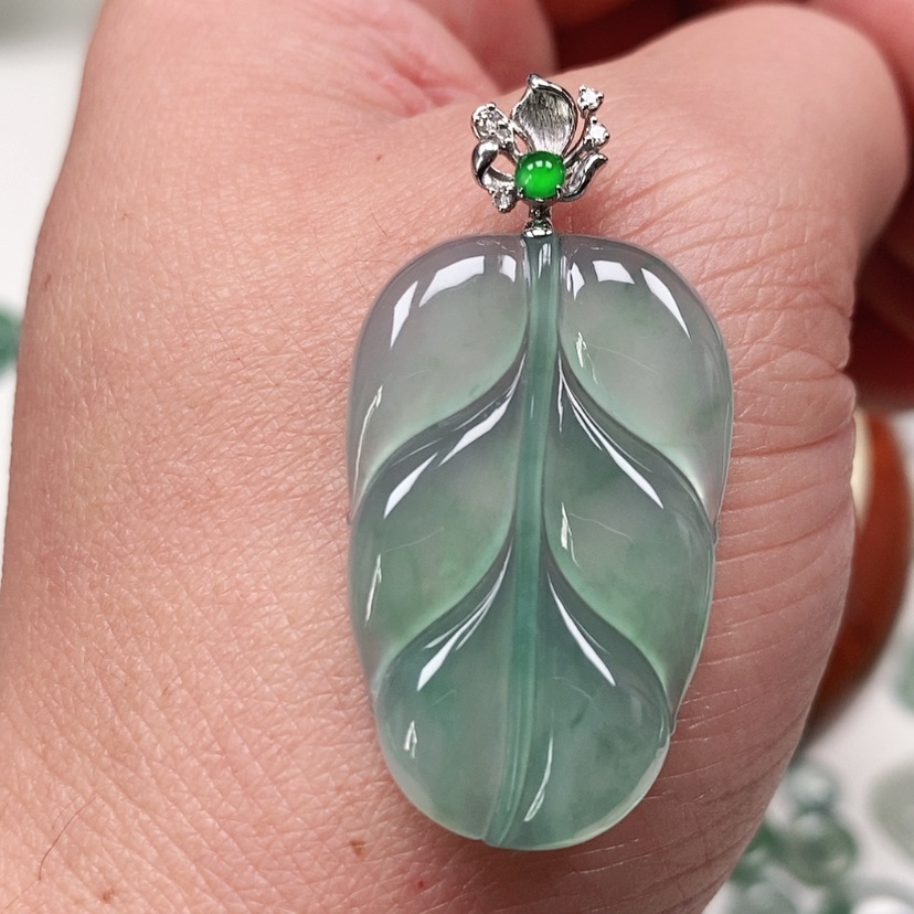 【闪购商品】翡翠吊坠(不含链)18K金镶嵌