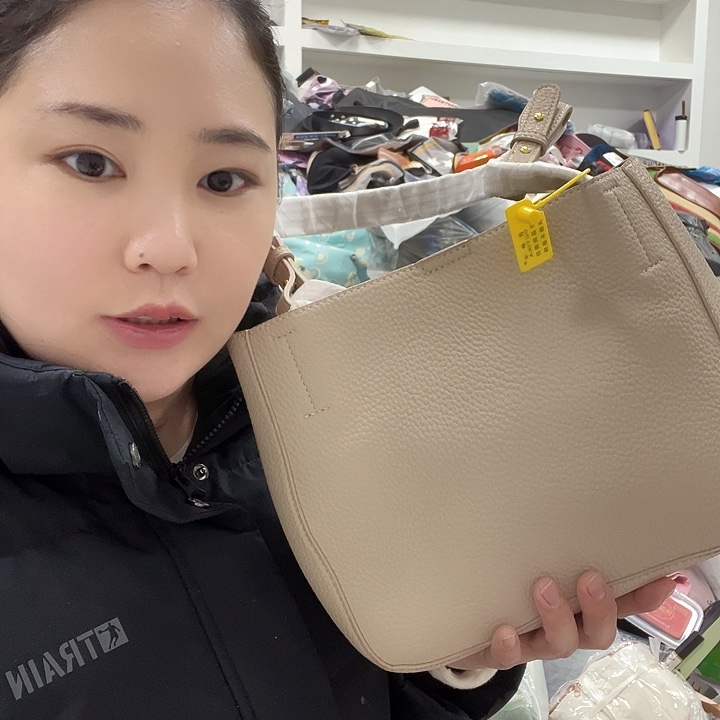 蚕丝鱼皮（革）黄牛剖层皮革袋鼠皮（革）绵羊皮（革）