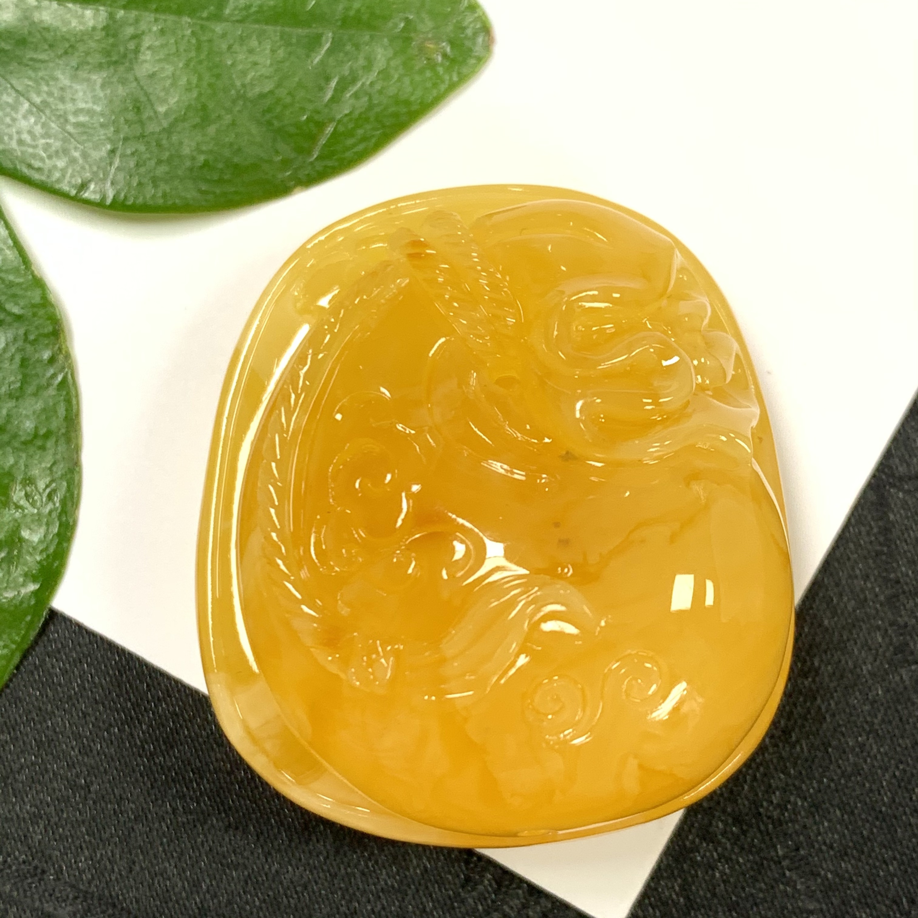 「戴琴珠宝」Q1391-蜜蜡雕刻件吊坠（多样性发其一）