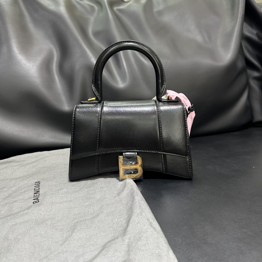 未使用 Balenciaga/巴黎世家 壹所/巴黎世家沙漏光面黑金xs号闲置