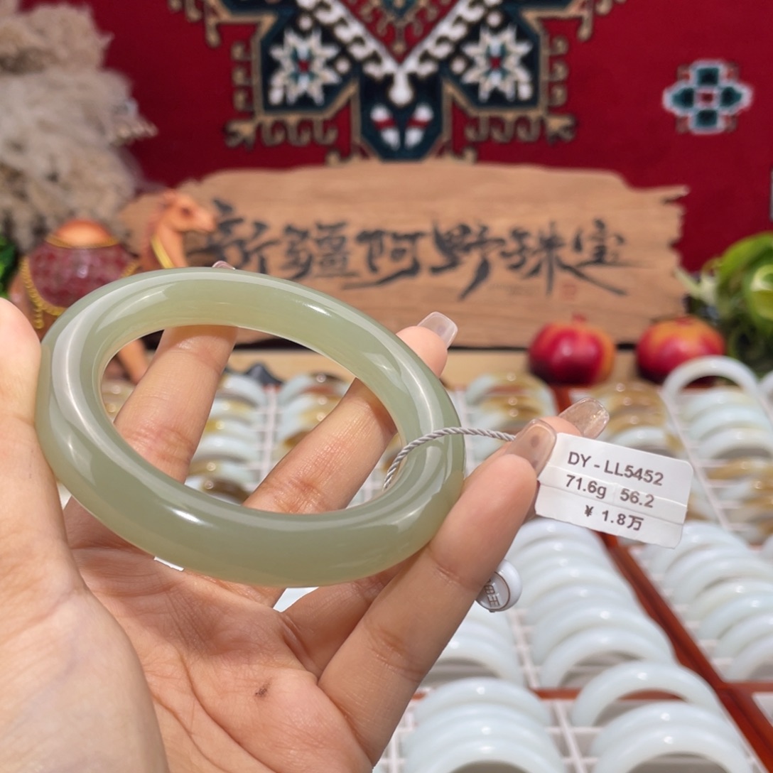 未镶嵌手镯和田玉天然和田玉浅晴胖圆条手镯