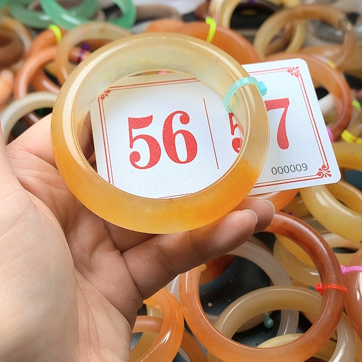 未镶嵌石英质玉（黄龙玉）手镯