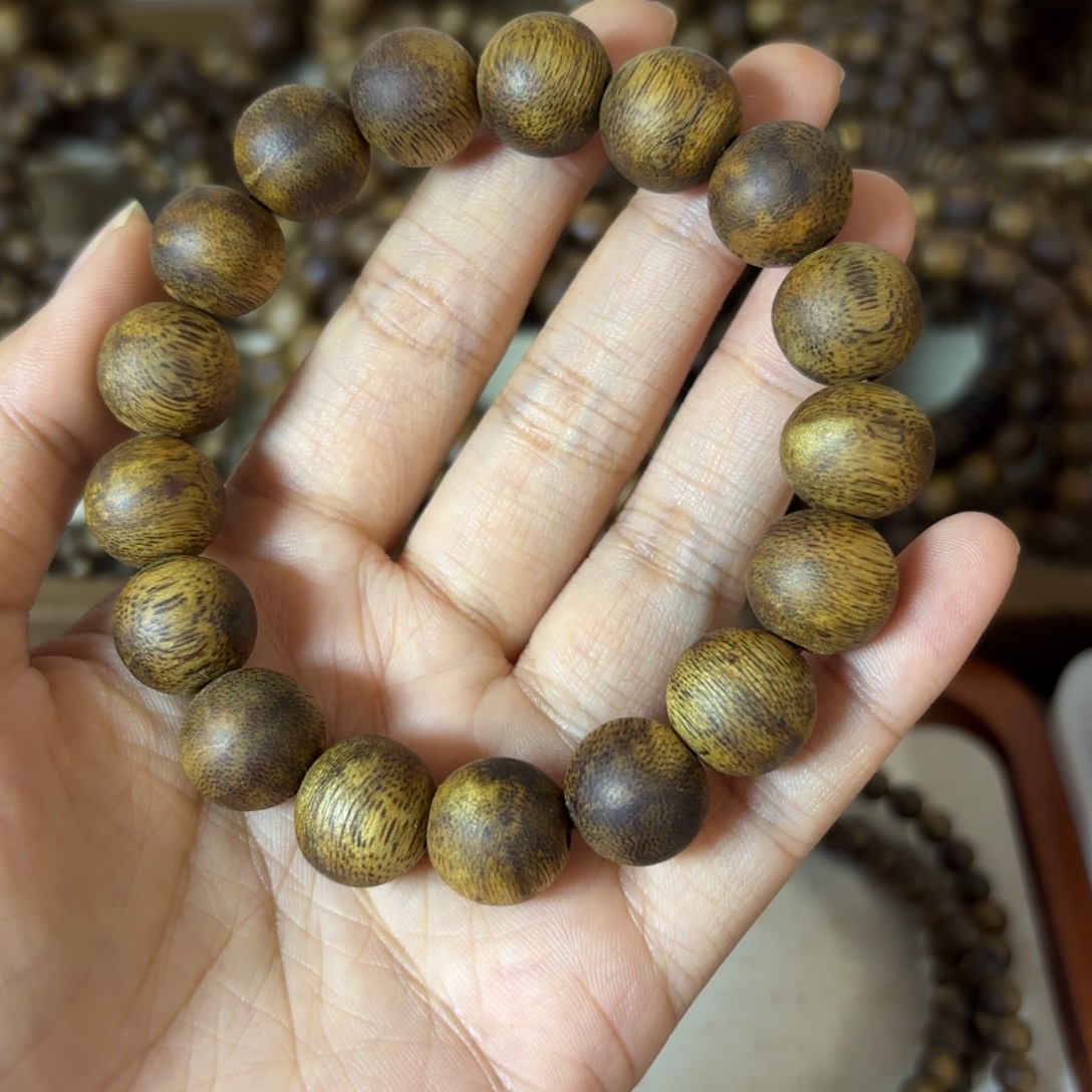 用***0【艺香阁】海南莺歌绿奇楠1.3mm15g+