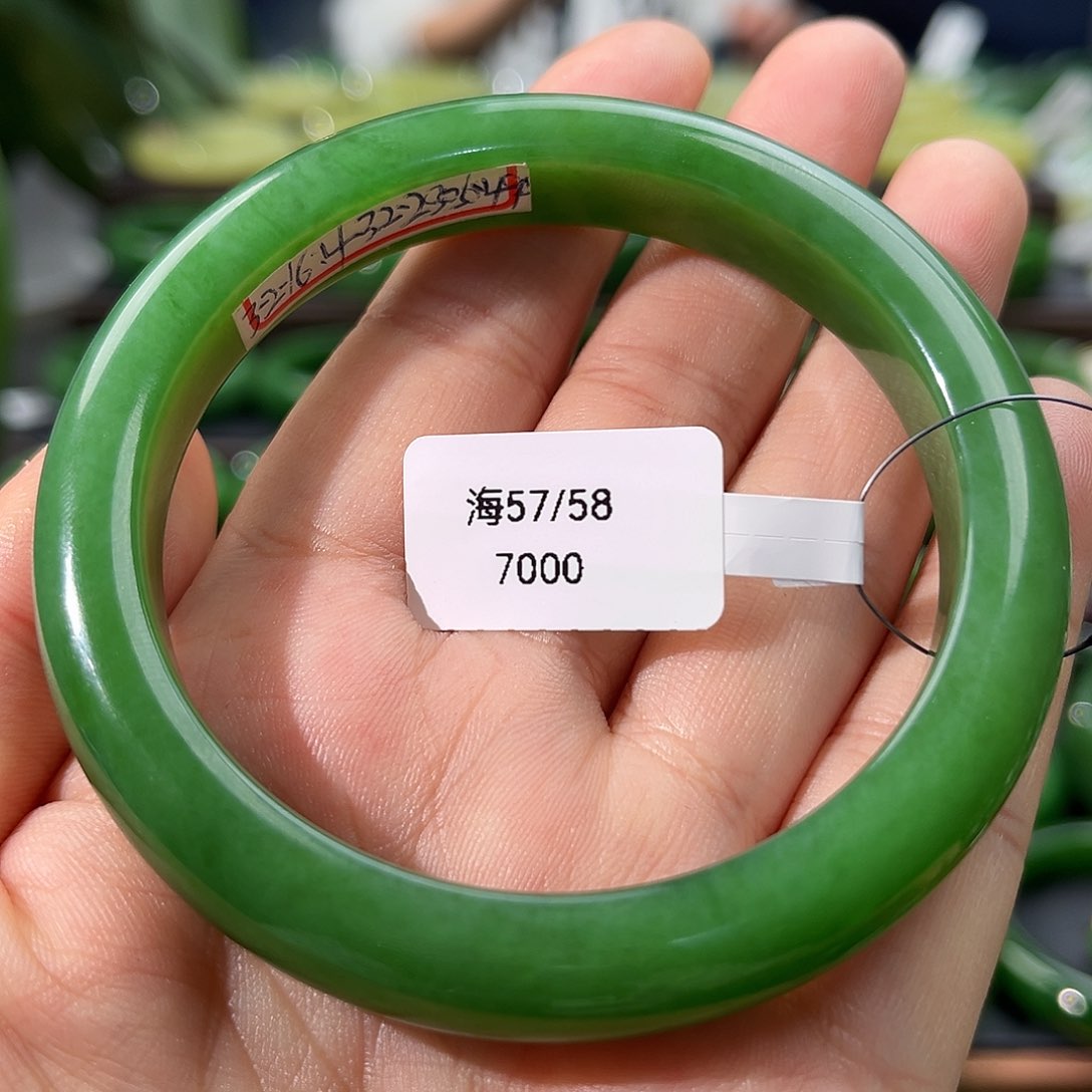 和田玉（碧玉）未镶嵌手镯