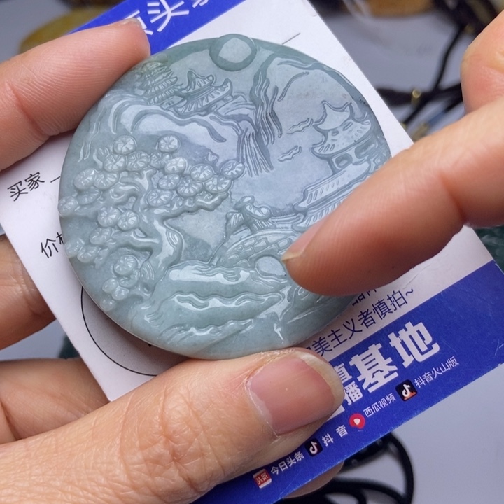 翡翠颈饰未镶嵌翡翠