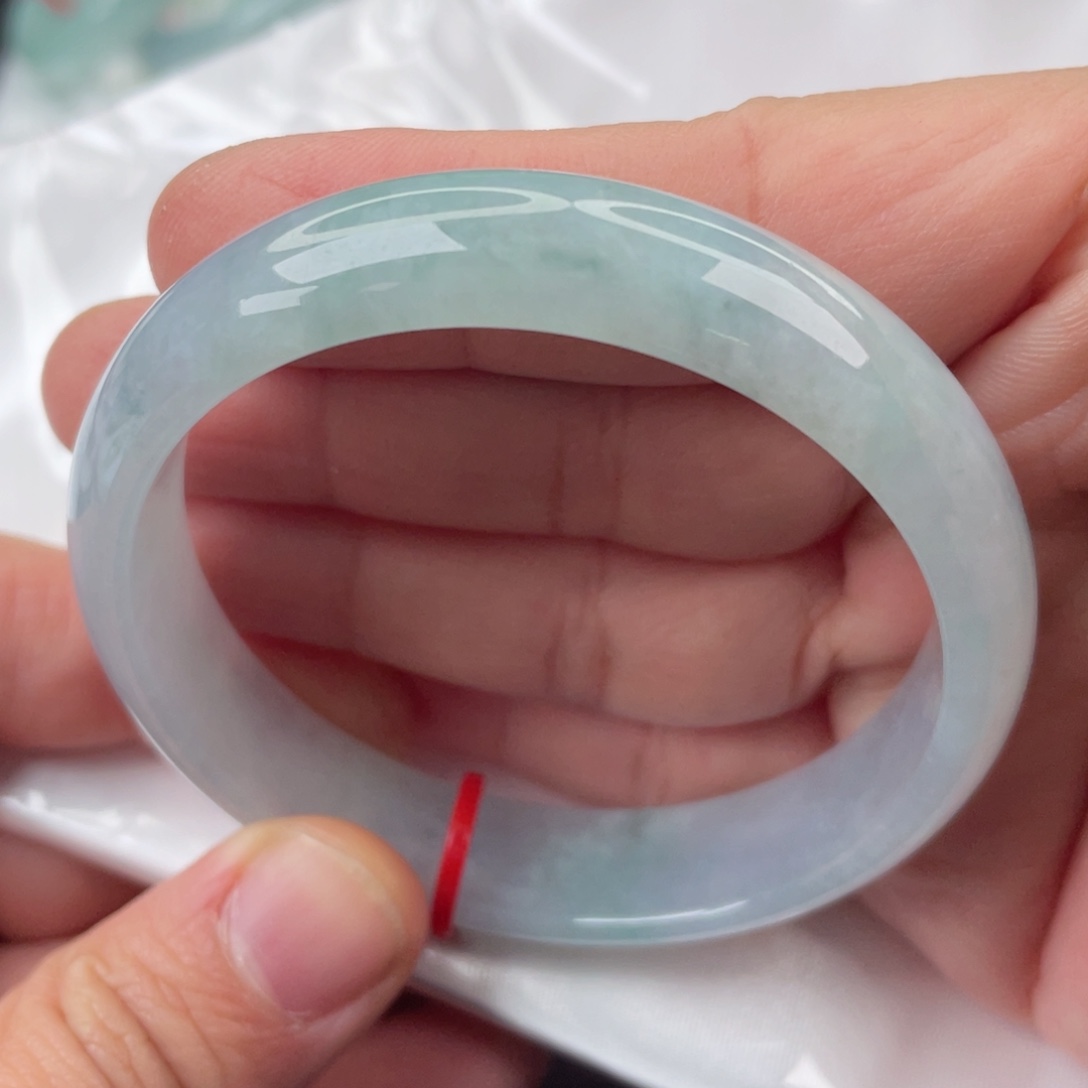 翡翠手镯未镶嵌55圈口