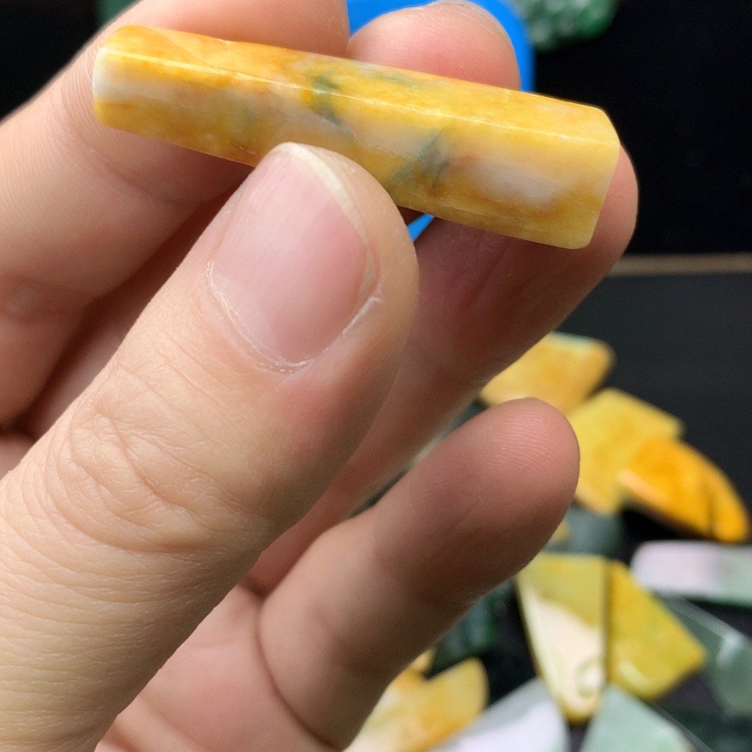 翡翠未镶嵌颈饰翡翠首饰和翡翠珠宝