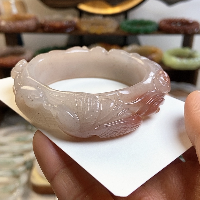 【闪购商品】石英质玉手镯未镶嵌55圈口喜上眉梢