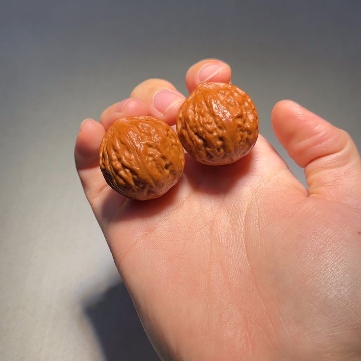 文玩核桃把件腊皮球682