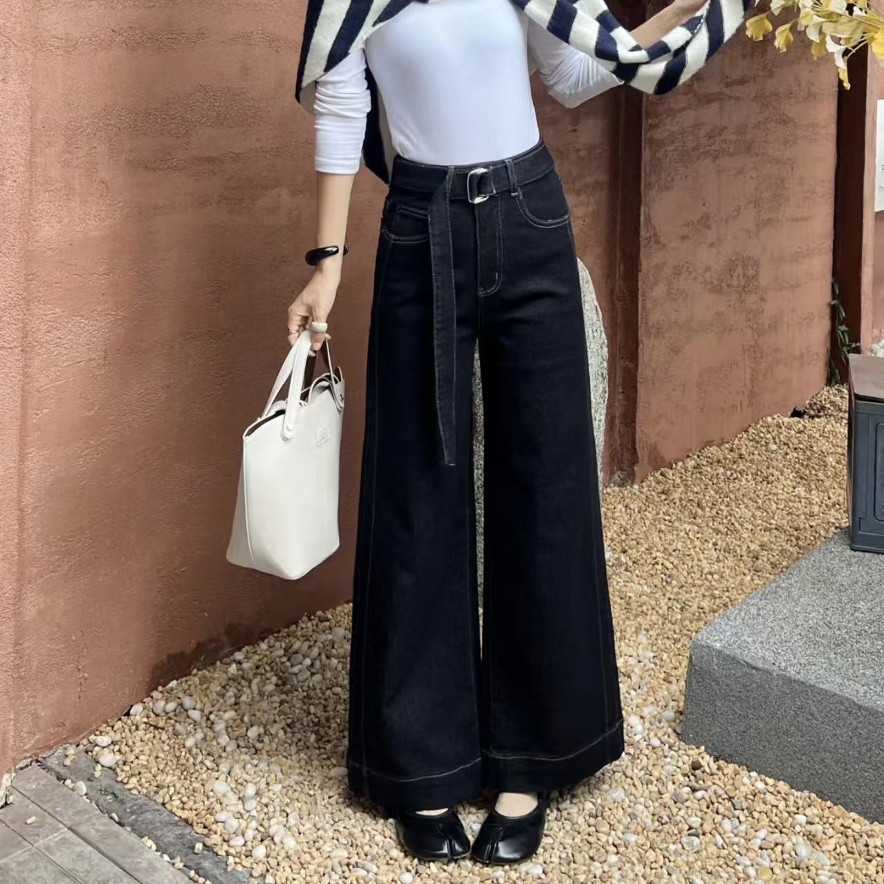 《梅子精选》直筒牛仔裤时尚修身百搭适合秋季