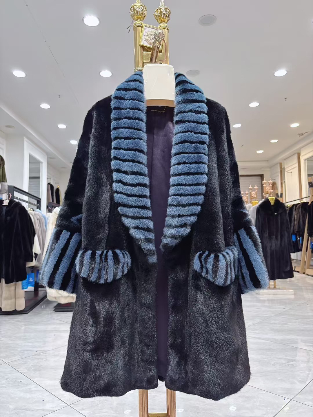  116/85 金牌宝嘉美扣花工艺宽服大袖款