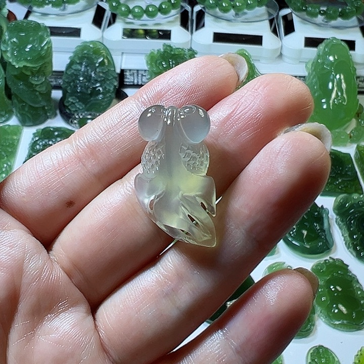 蛇纹石玉颈饰未镶嵌