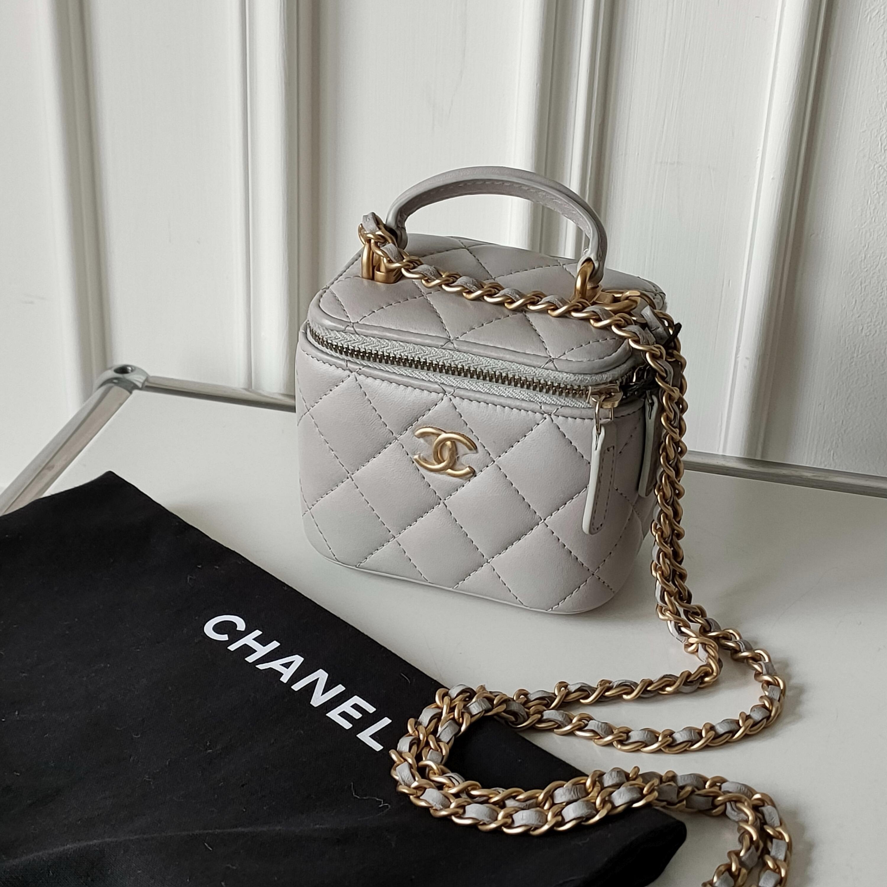 95新 Chanel/香奈儿 Azul-21A灰色羊皮金扣手柄款盒子包38653