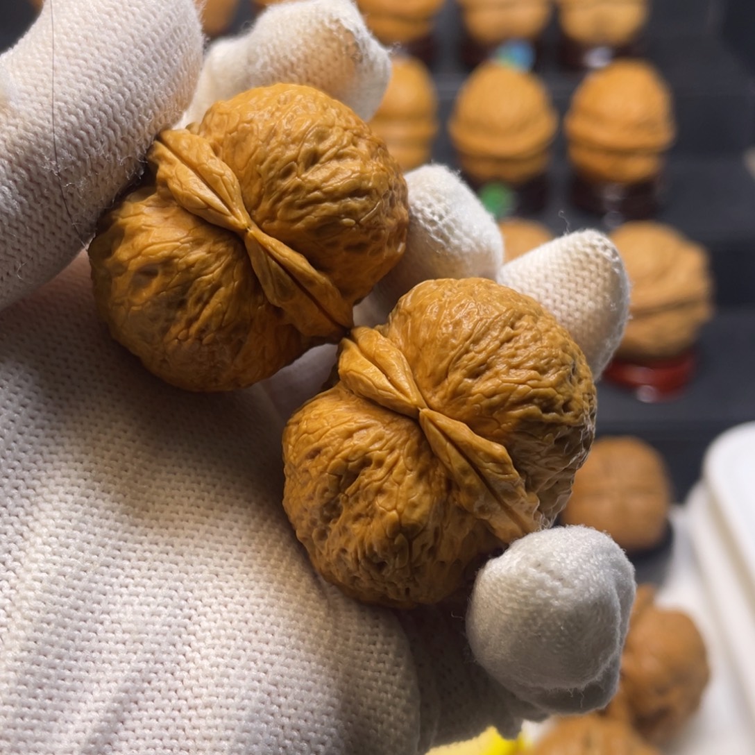 文玩核桃把件Y1烈焰红唇37尺