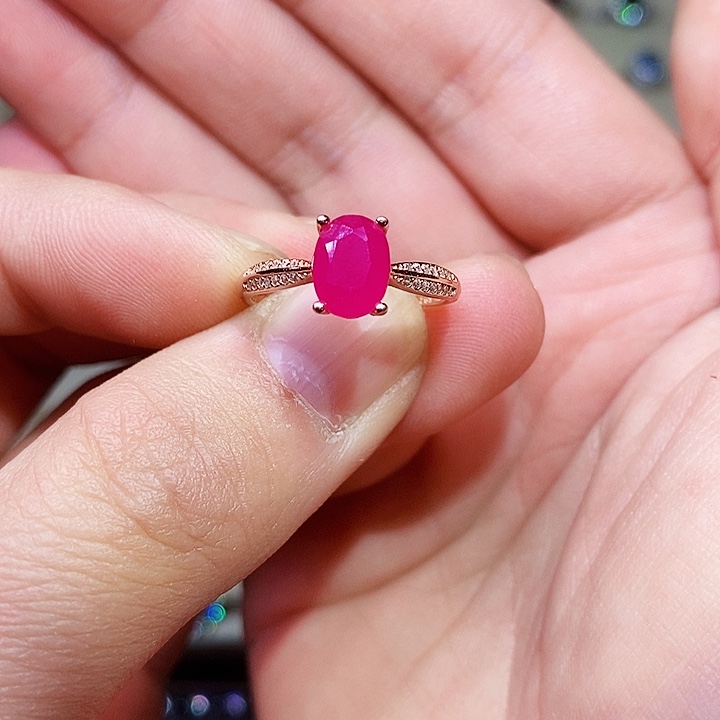 红宝石戒指银S925镶嵌?****呀