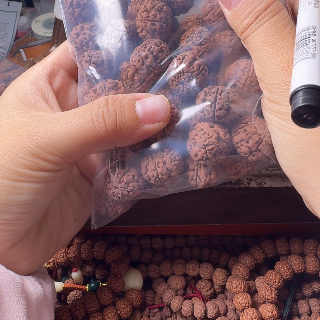 会***睛吊坠金刚菩提166克黄身有瑕疵