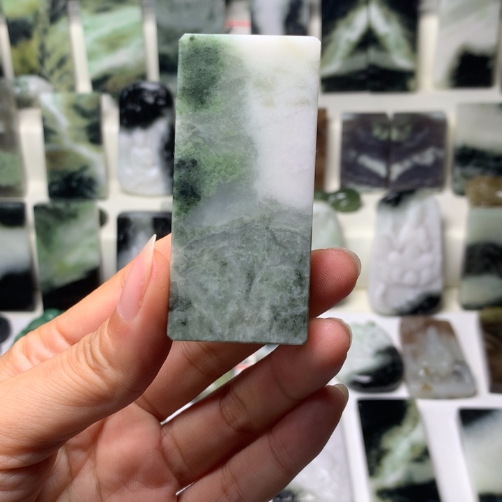 独山玉未镶嵌颈饰