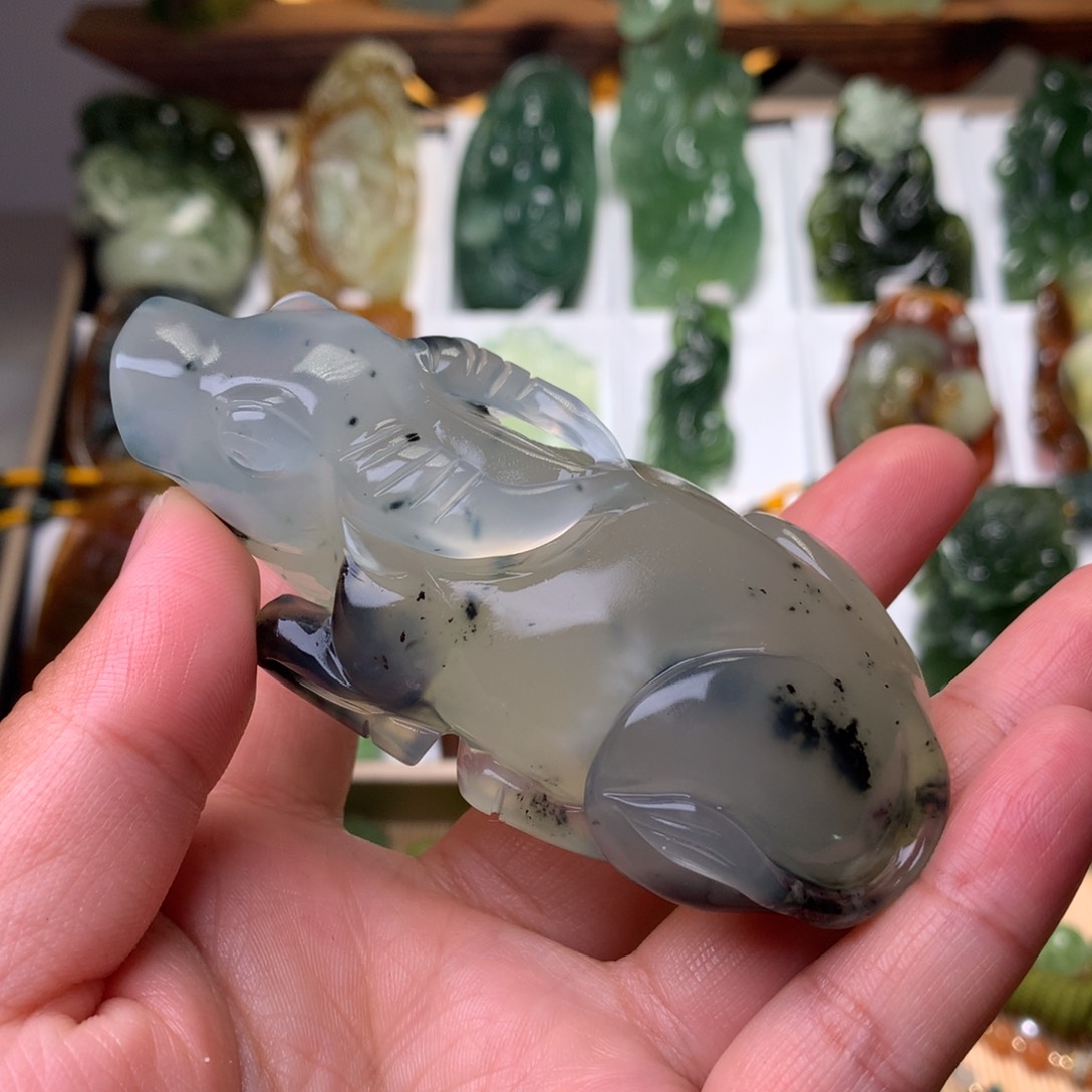 岫玉未镶嵌手把件牛牛