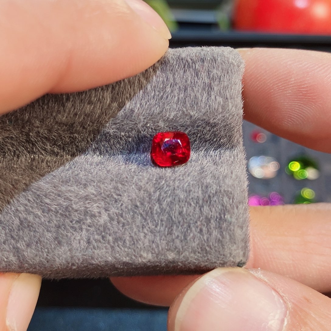 红宝石裸石未镶嵌1.04ct 无烧亮鸽血