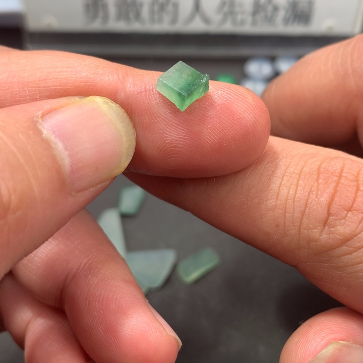 定制翡翠未镶嵌材料定制