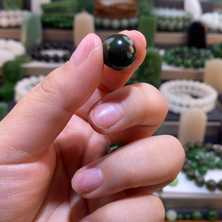 和田玉单珠未镶嵌飞*卡13红皮菠菜绿单珠