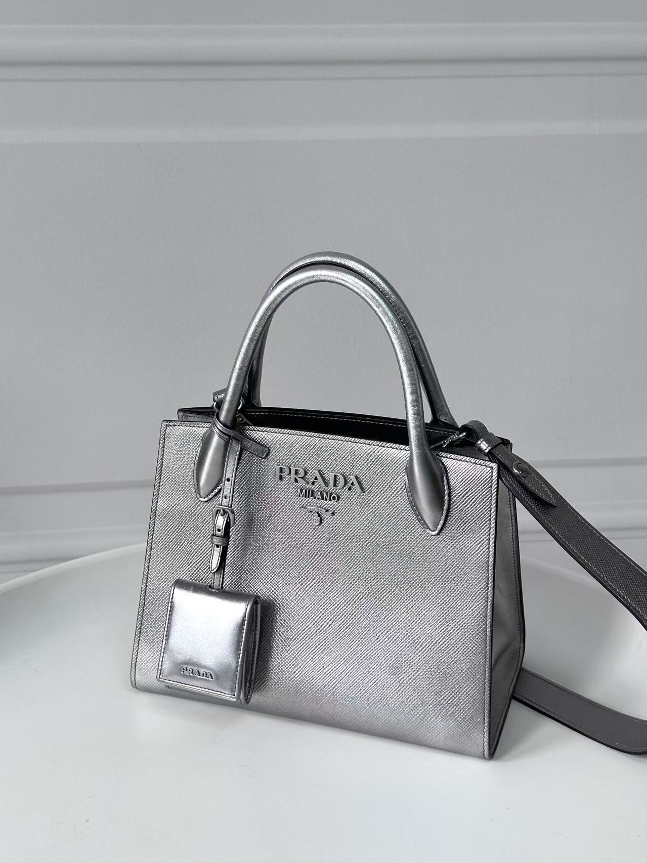 95新 Prada/普拉达 CS5840/Prada银色Monochrome单肩包