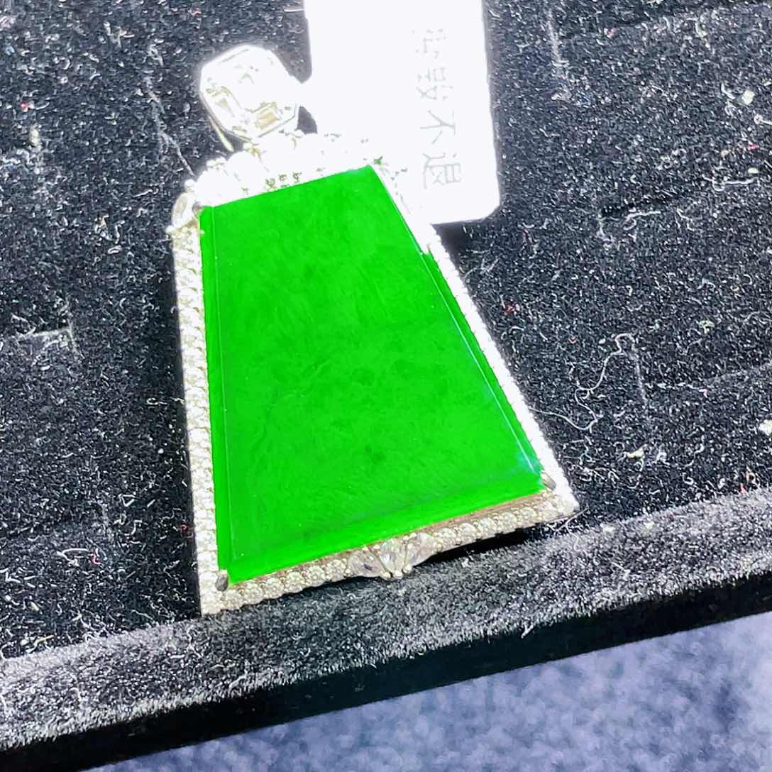 翡翠颈饰未镶嵌18，
