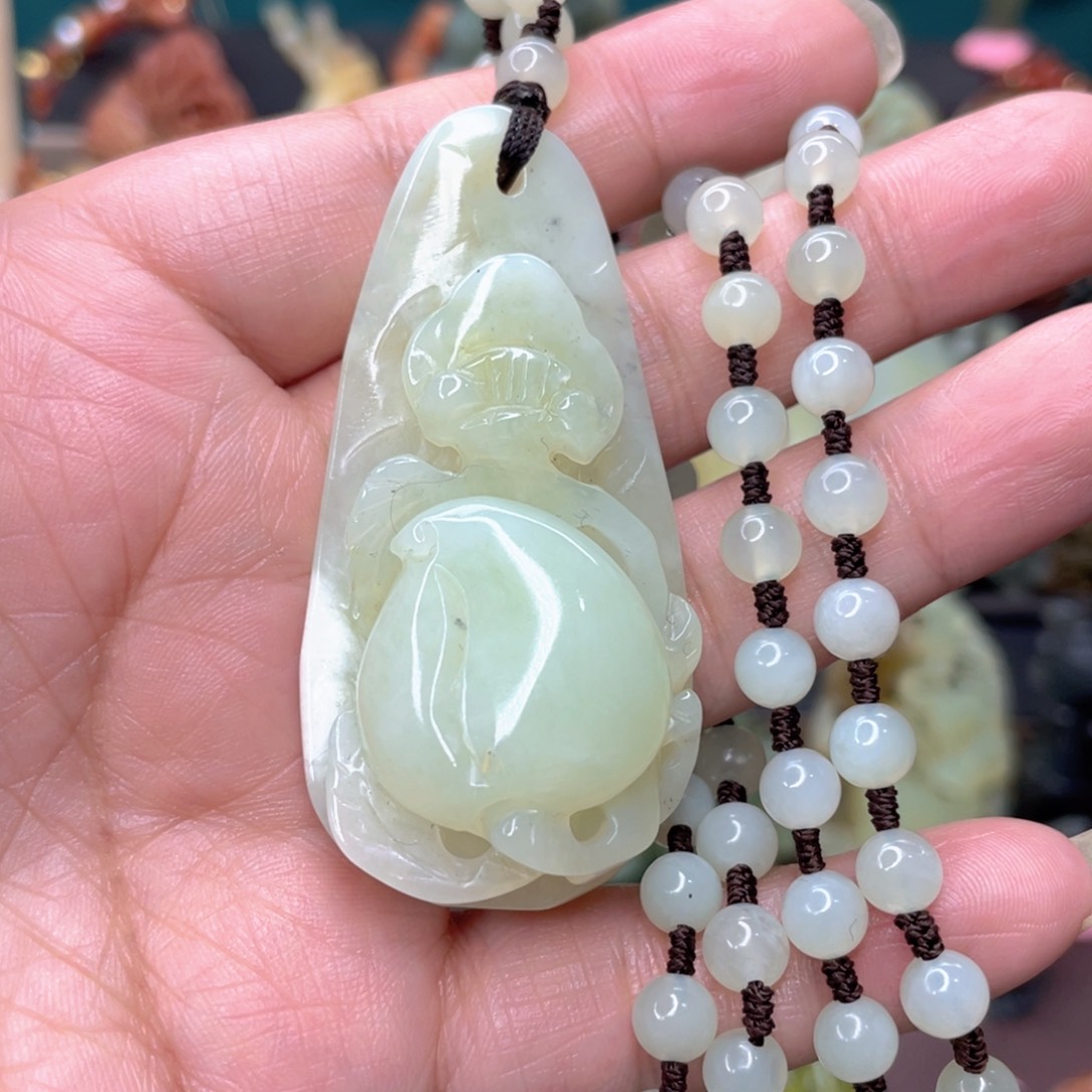 蛇纹石玉颈饰未镶嵌