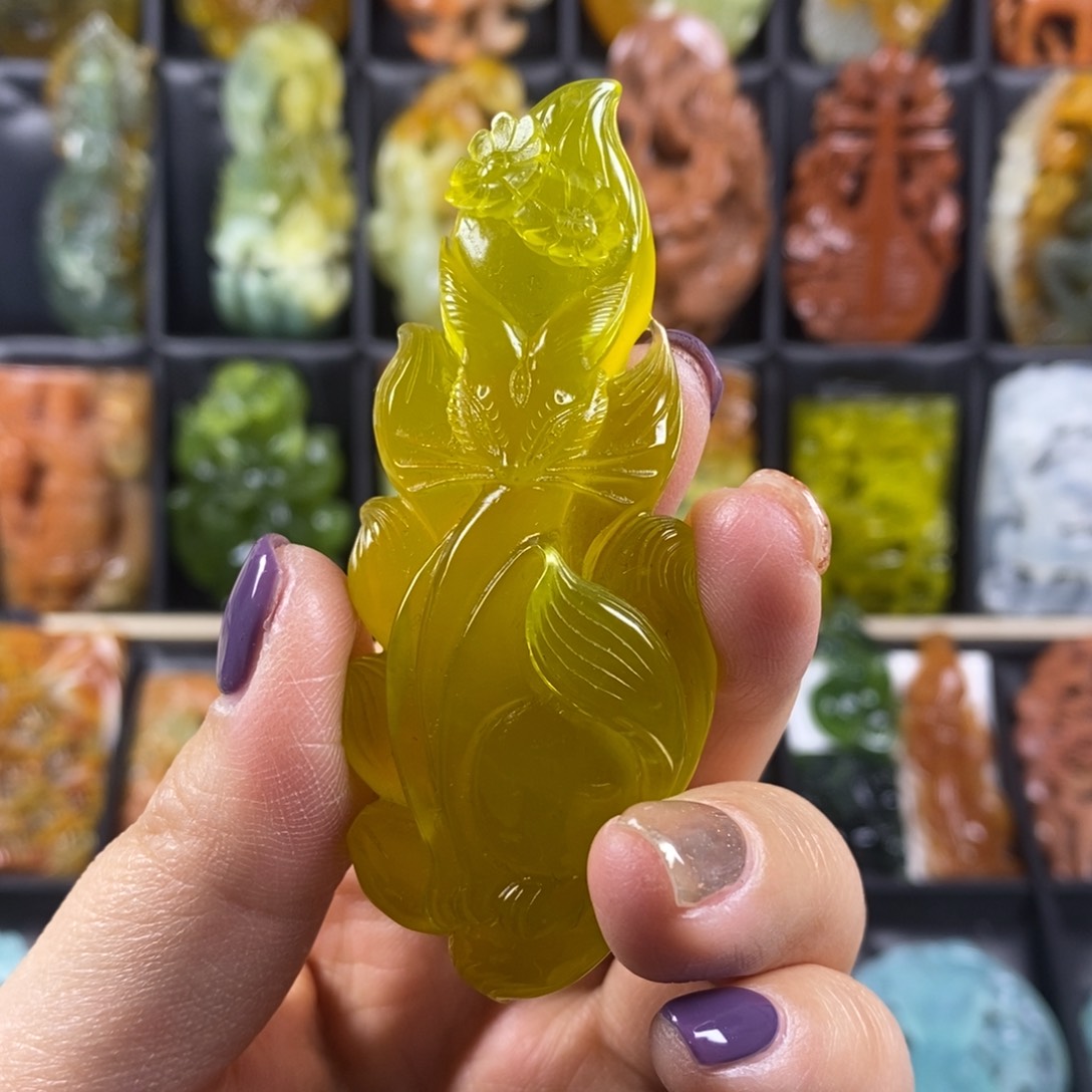 蛇纹石玉颈饰合金