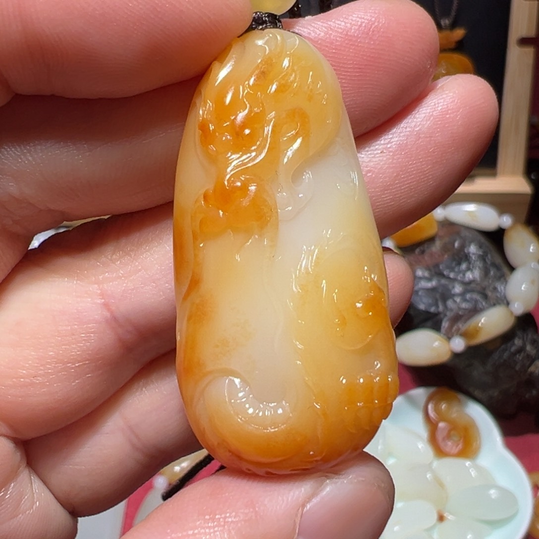 和田玉颈饰未镶嵌难**涂