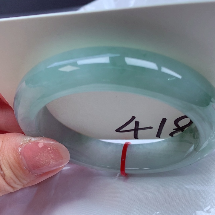 翡翠手镯未镶嵌翡翠