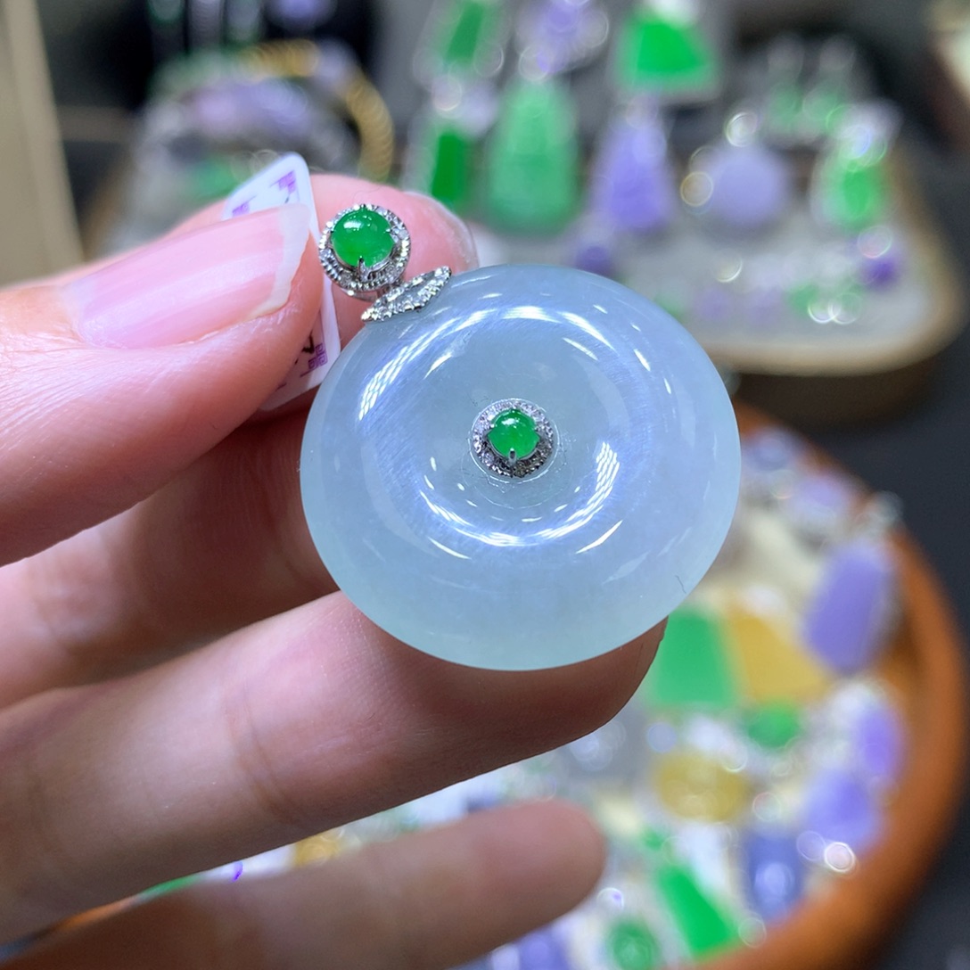 【闪购商品】翡翠颈饰18K金镶嵌翡翠吊坠项链