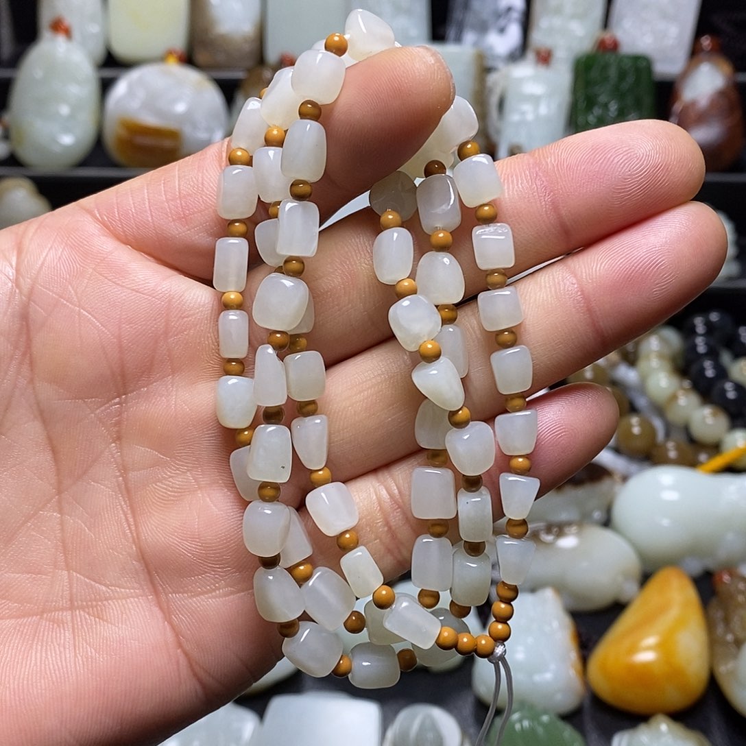 和田玉颈饰未镶嵌