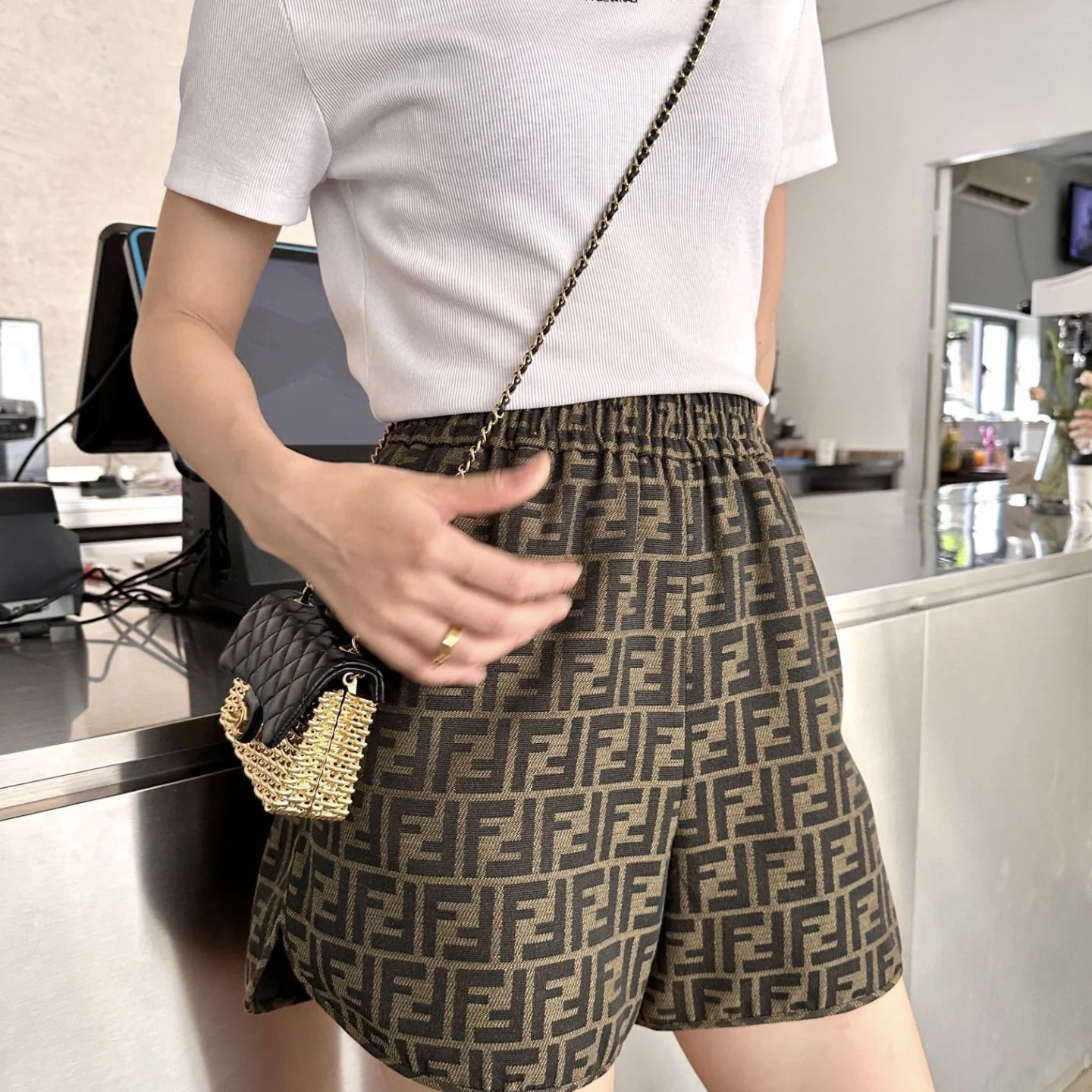 全新未使用 FENDI/芬迪 芬迪 安洁利严选/YK0110925 短裤