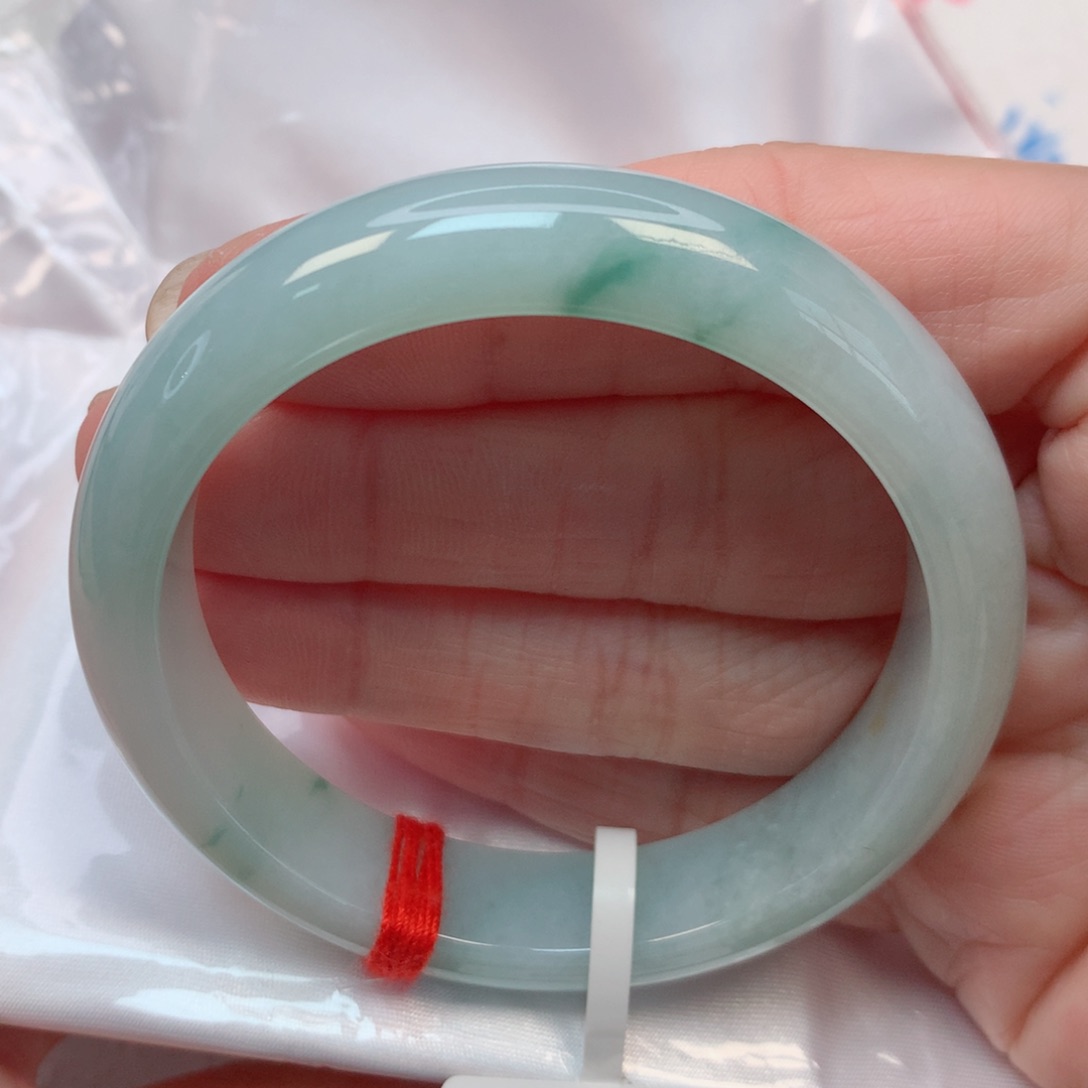 翡翠手镯未镶嵌52.6圈 有纹需包容