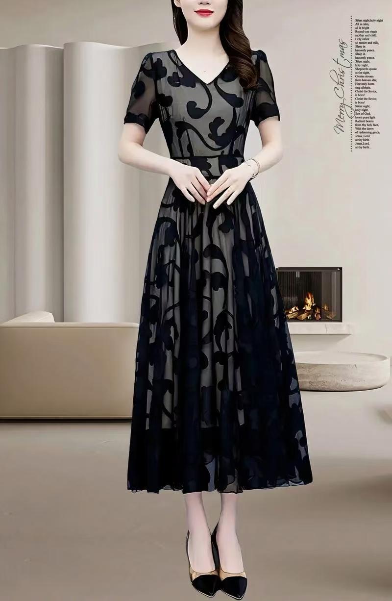 V领拼接长裙夏季提花蕾丝气质时尚连衣裙遮肚短袖